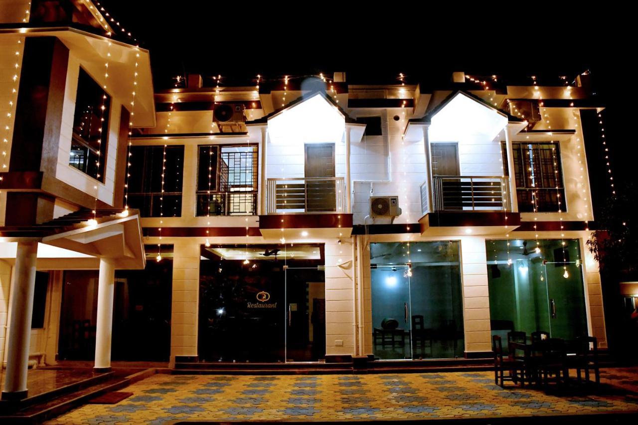 Hotel Aayes And Resort Shānti Niketan Buitenkant foto