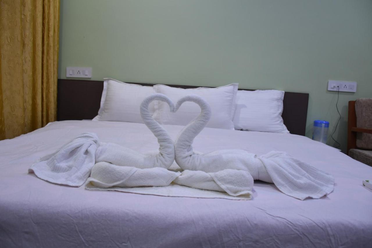 Hotel Aayes And Resort Shānti Niketan Kamer foto