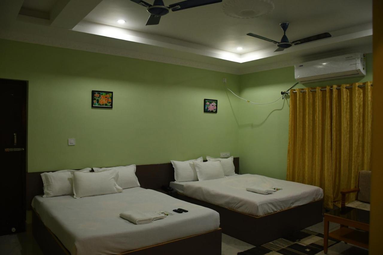Hotel Aayes And Resort Shānti Niketan Kamer foto